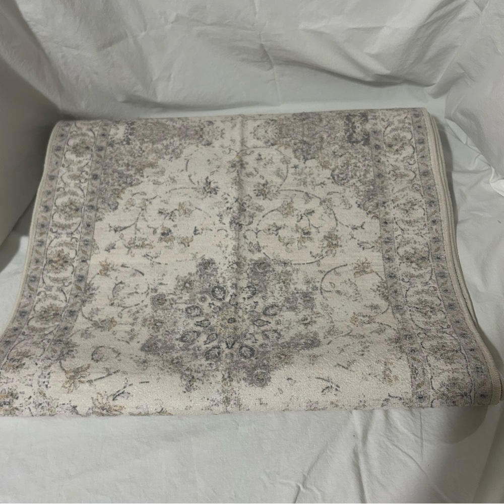 Long Area/Hall rug/runner NWT - Picture 2 of 3